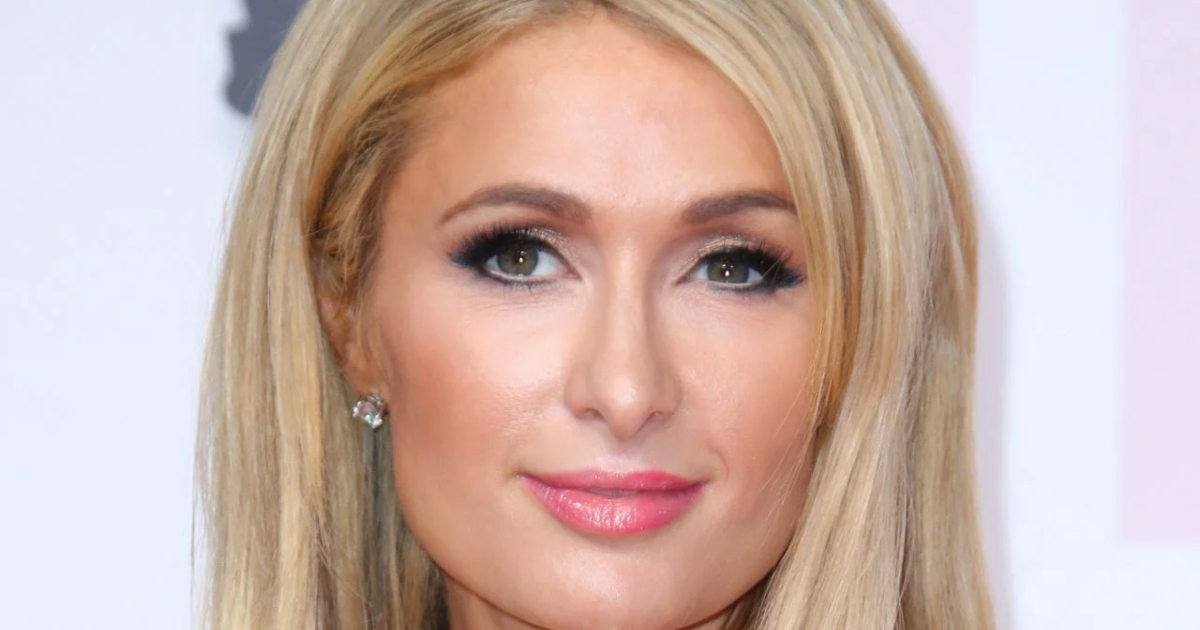 The Star Knows How To Attract Attention Year Old Paris Hilton Has