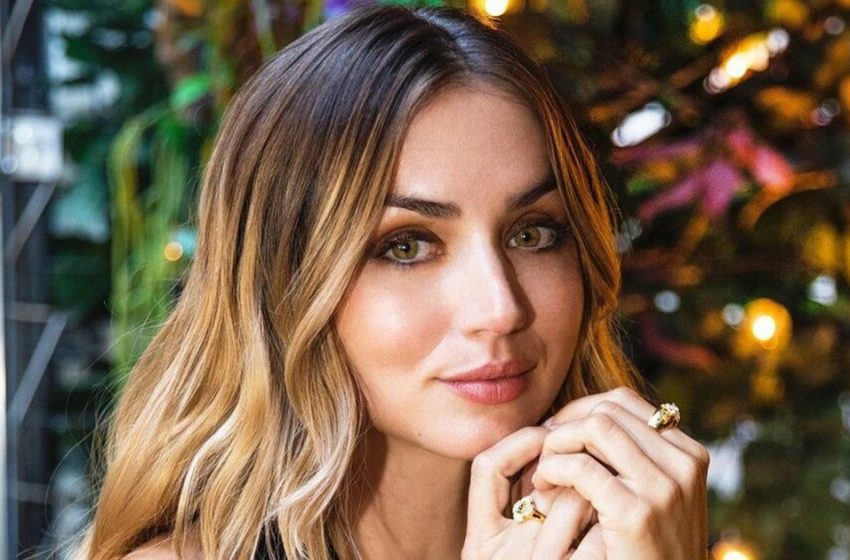  Ana de Armas wowed fans with a fantasy dress