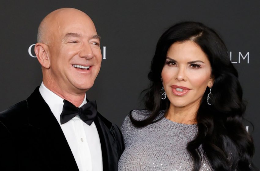  How Billionaires Vacation: Bezos and his lover were filmed at the resort