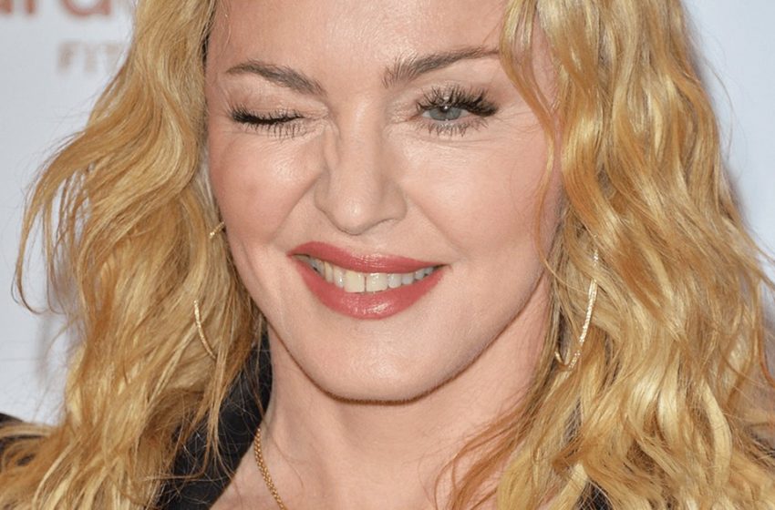 Look at this! 62-year-old Madonna shows off her new look in tights ...