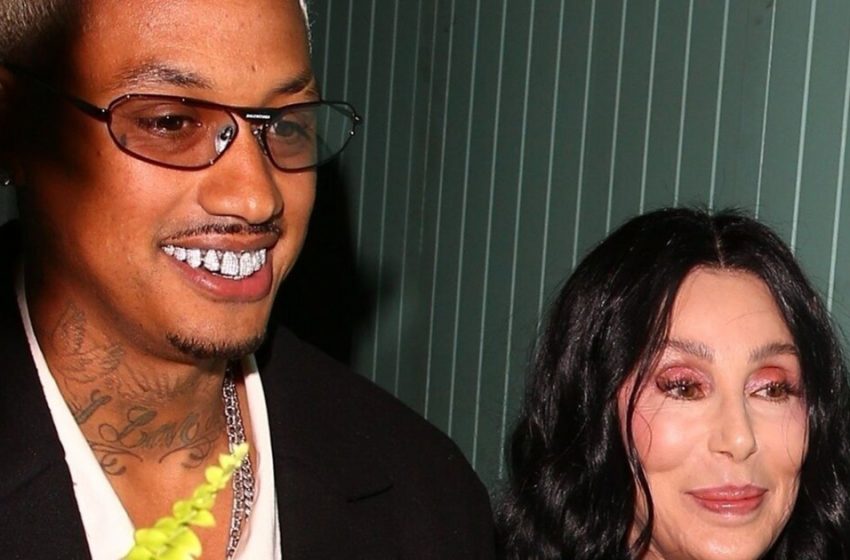  Singer Cher proposed to her lover, who is 40 years younger than her