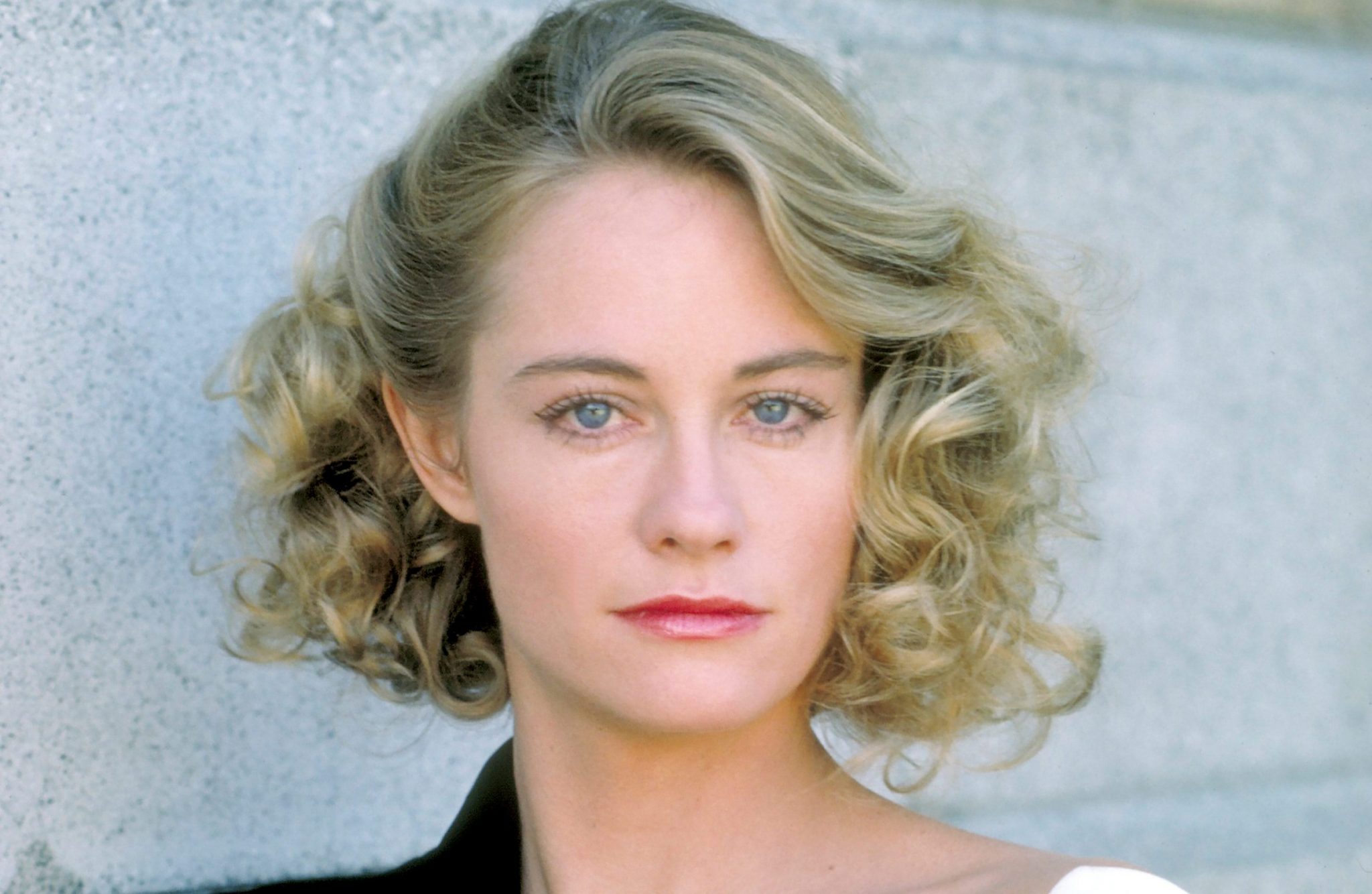 How does the main seductress of the '80s, Sybill Shepherd, who rejected