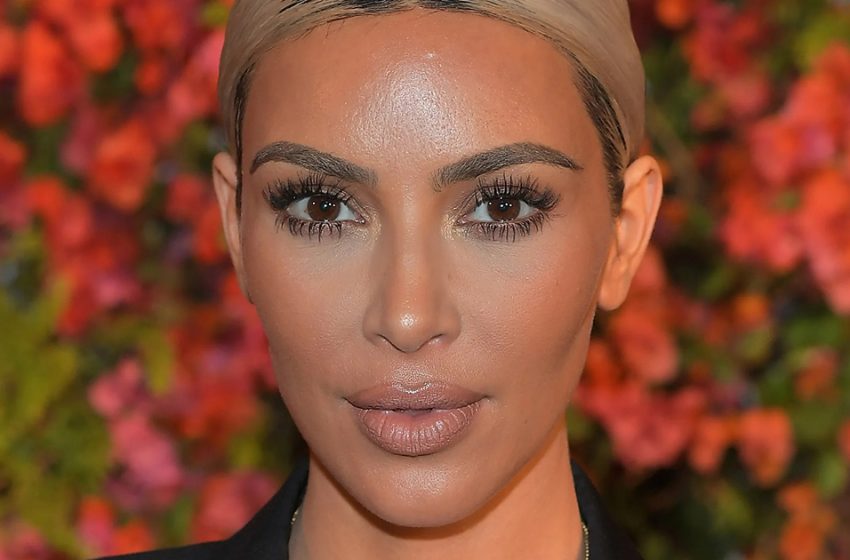  Gray circles beneath eyes and black hair roots: Kim Kardashian showed honest photos without makeup