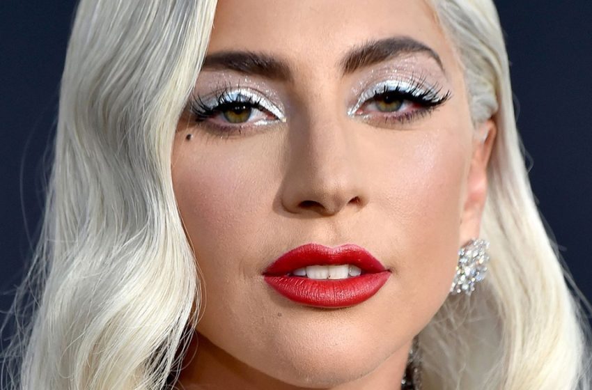  Wrinkles and an old T-shirt: how Lady Gaga is seen by only her lover – you’d be surprised