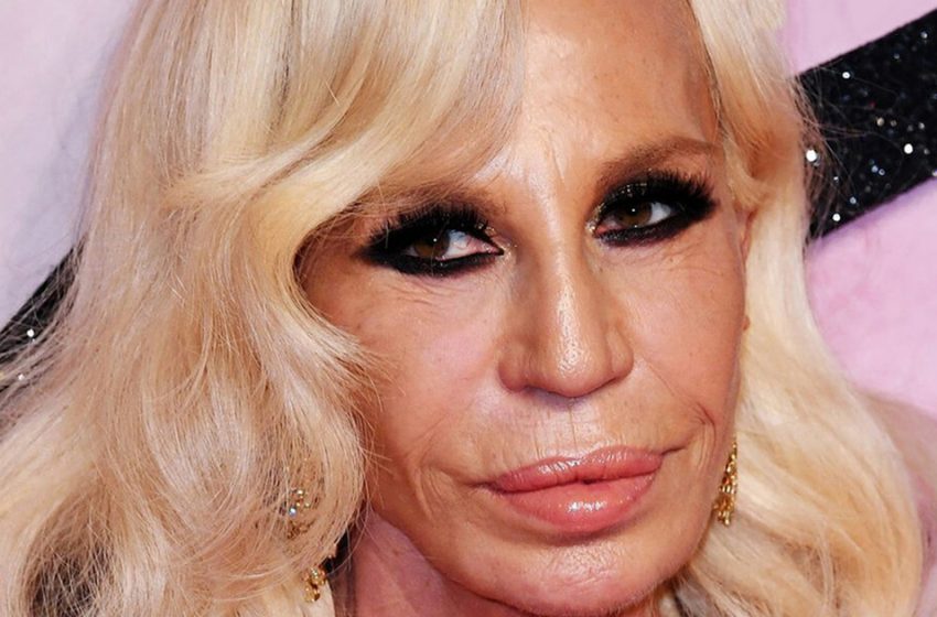  What a grandma! The photo of 68-year-old Versace in a mini caused a furor on the Internet