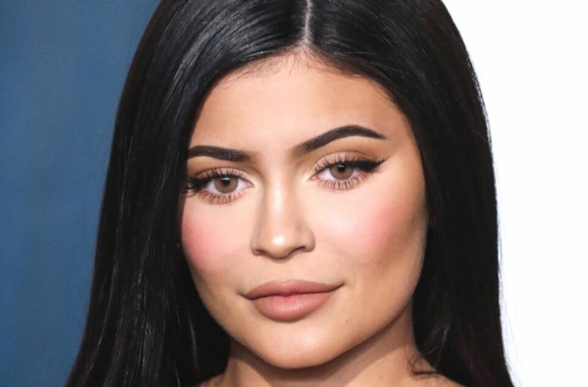  Star in immodest pink bikini: Kylie Jenner showed off her figure a year after giving birth