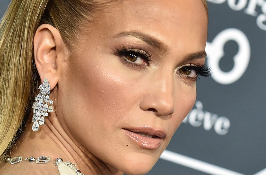  “Glutes deflated”: Jennifer Lopez surprised fans – her body suddenly lost relief