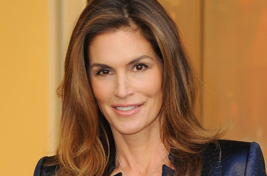  Ordinary housewives. What Cindy Crawford’s sisters look like as ordinary teachers