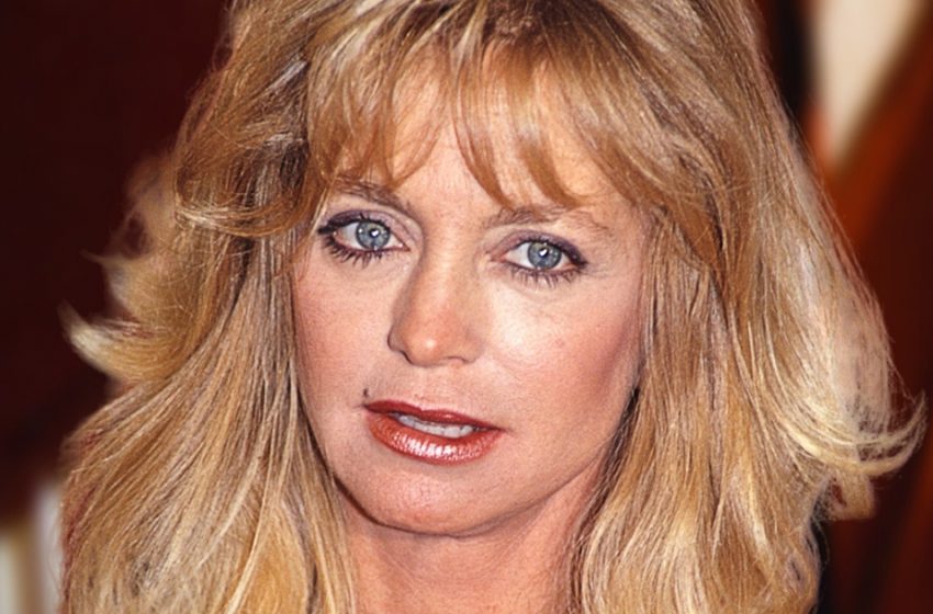  Uncombed blonde in felt boots: what Goldie Hawn, who has redrawn herself, actually looks like