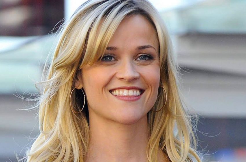  They are so similar. Reese  Witherspoon shared a photo with his 74-year-old mother.
