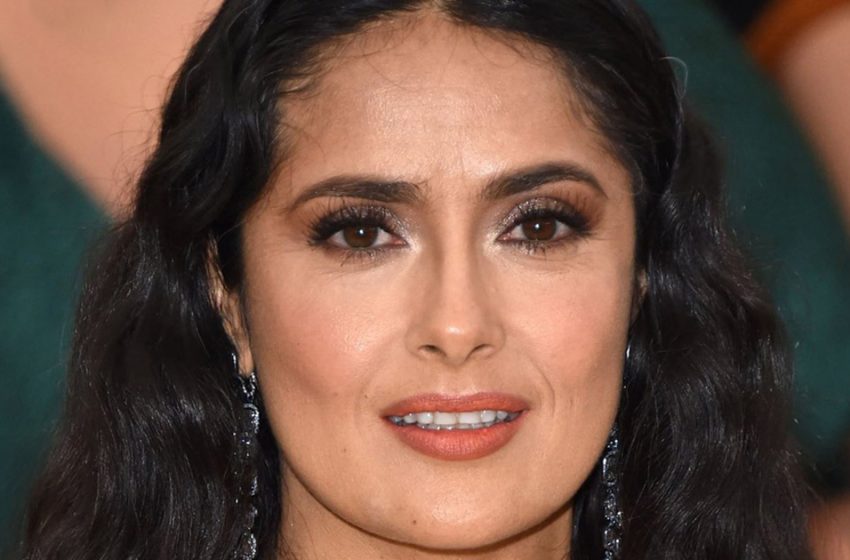  Without makeup and photoshop; 56-year-old Salma Hayek was struck by her natural beauty