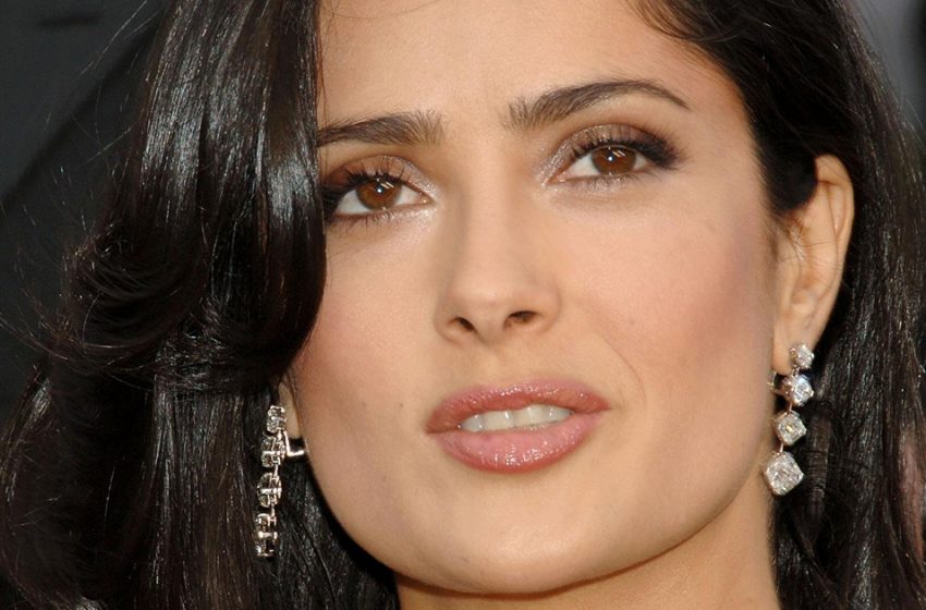  “Too see-through dress”: Salma Hayek flashed her underwear at Paris Fashion Week