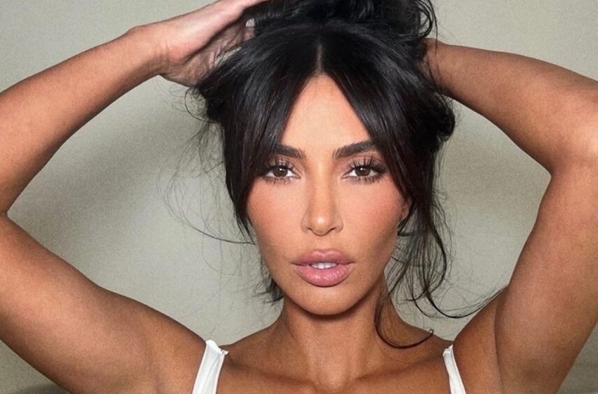  Bikini and a chain around the waist: Kim Kardashian had a shoot under the shower