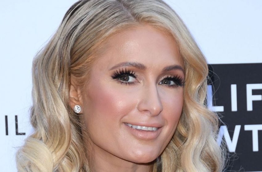  “Own Fashion Week”: Paris Hilton and her mom and little sister showed up at Versace in L.A.