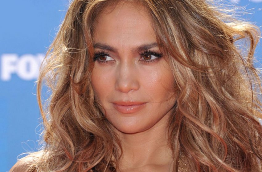  It’s the figure every woman dreams of. Paparazzi showed 53-year-old Jennifer Lopez in a white bodysuit
