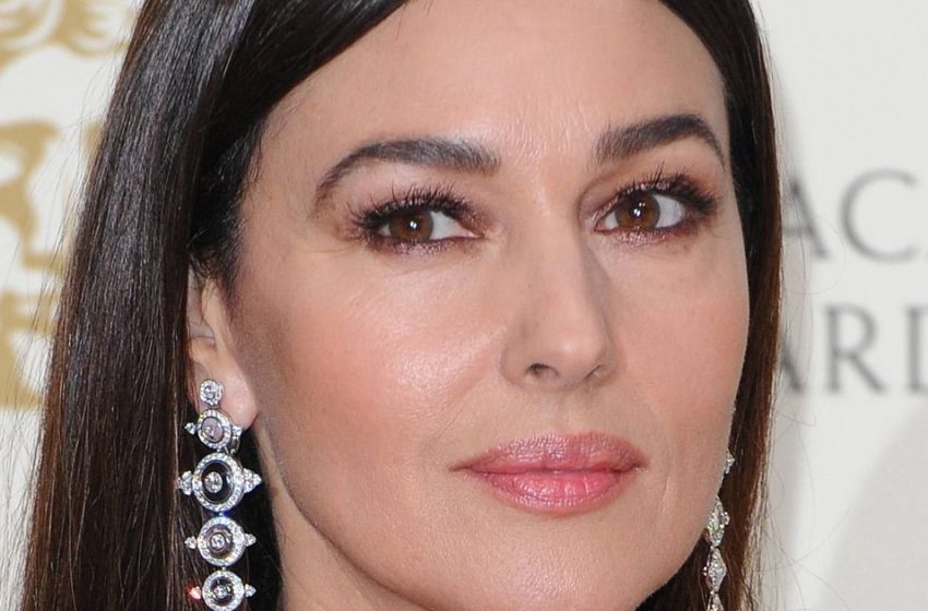  “Woman in a million”: 58-year-old Bellucci charmed fans with a daring deep-cut outfit