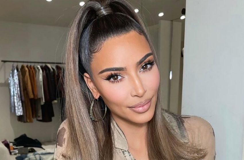  Thin eyebrows and minimal makeup: Kim Kardashian shared an archival photo with her sister