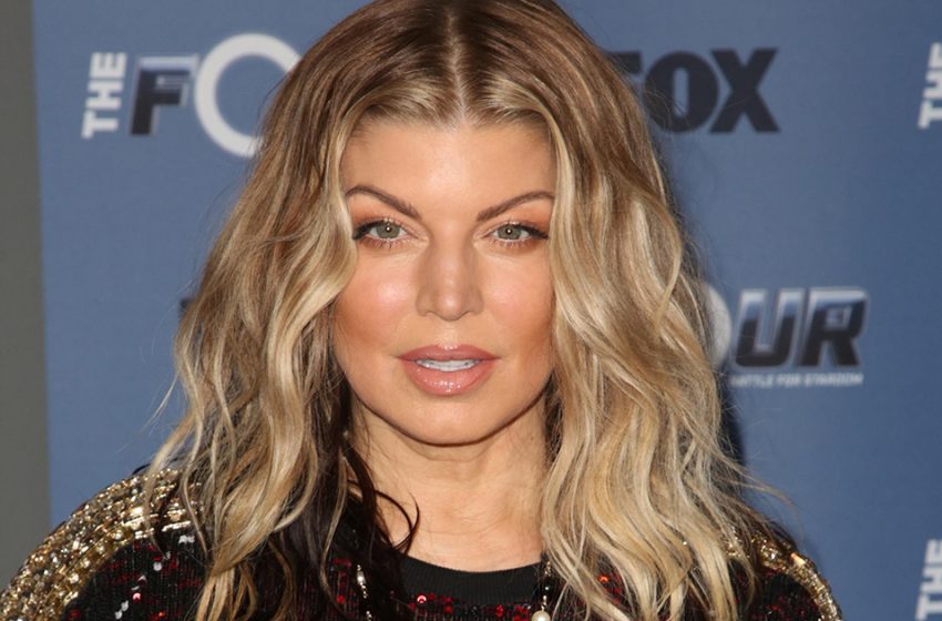  Even her loyal fans didn’t recognize her. Paparazzi caught a severely fat Fergie on a walk