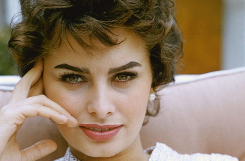  A Completely Different Face! What Sophia Loren Looked Like Before the Plastic Surgery