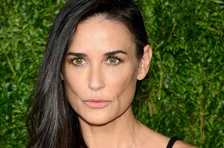  Bold! Demi Moore, 60, Posted Pics of Herself in a Swimsuit Without Photoshop