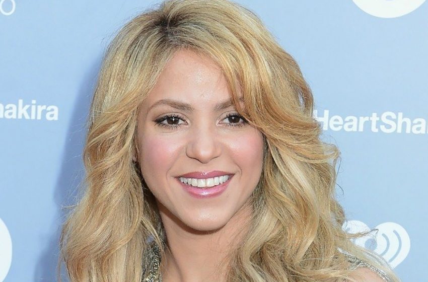 “Pretty Girl!”: Shakira Showed her Slender Legs on a Walk with her Grown Son by Gerard Piquet