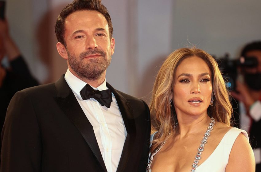  They Are Happily Married. J.Lo and Ben Affleck Caught Kissing Sweetly Amid Rumors of a Breakup