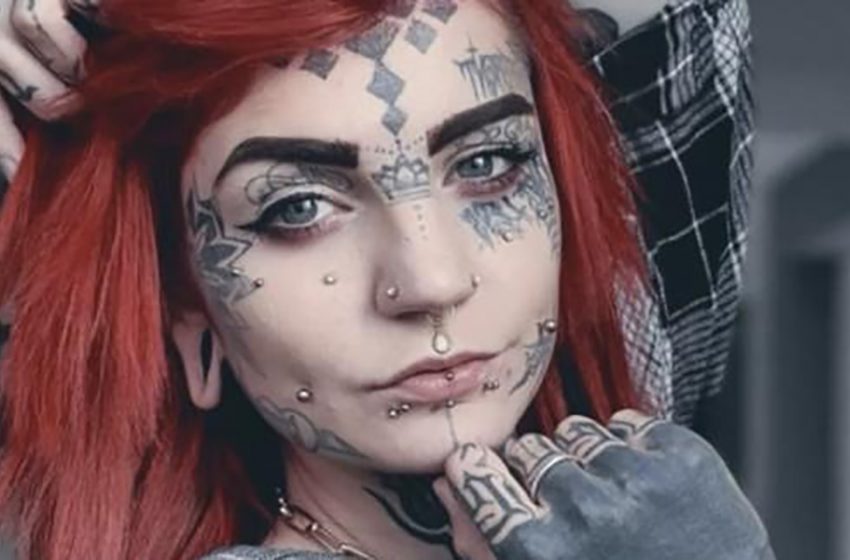  Kids Didn’t Recognize Mom After She Plastered Over 40 of Her Tattoos