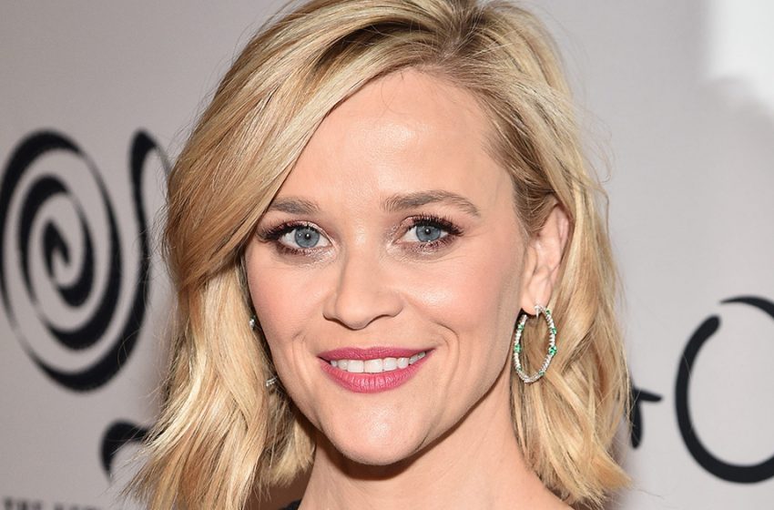  As two drops of water! Reese Witherspoon’s daughter-an exact copy of the beautiful mother