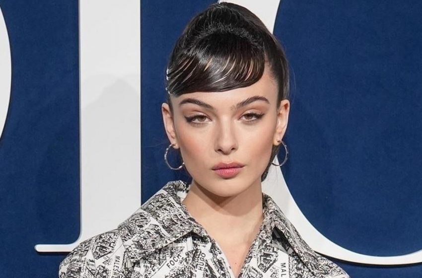  Just Like Her Mom: Monica Bellucci’s 18-year-old Daughter Ran Down the Street in a See-through Dress