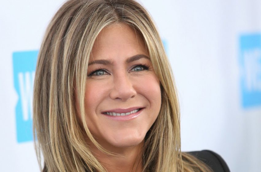  “Cute Wrinkles!”: Jennifer Aniston Without Makeup in an Honest Photo Pleased Bloggers