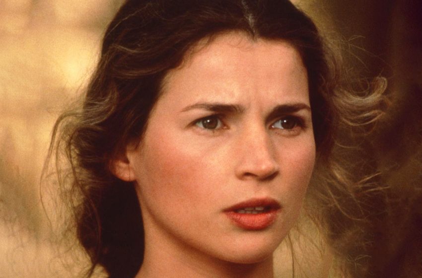  Double Chin and a Huge Belly: How Beautiful Julia Ormond Looks Now