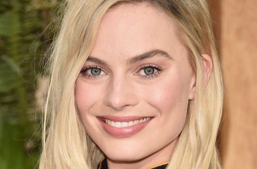  Margot Robbie Brought her Husband to New York Movie Premiere in Mini-dress: Rare Footage