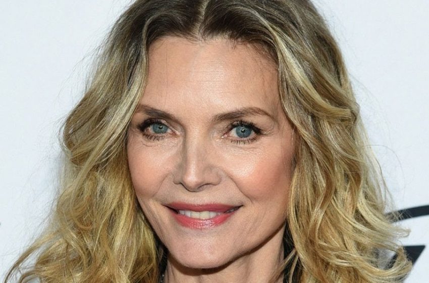  “Gave Up Old Lady”: Fans Went Over Pfeiffer’s Makeup-Free Photo From Vacation