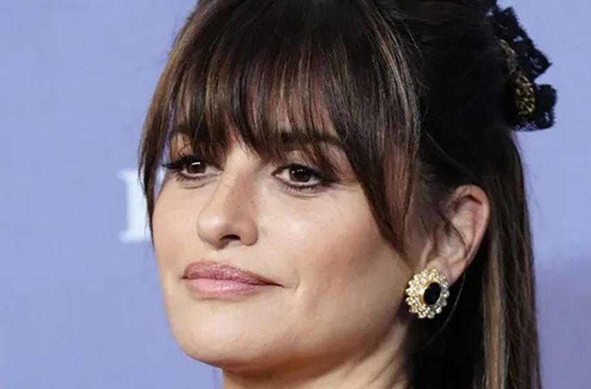  Corset and Translucent Lace: Penelope Cruz was the Queen of the Evening at the Awards Show