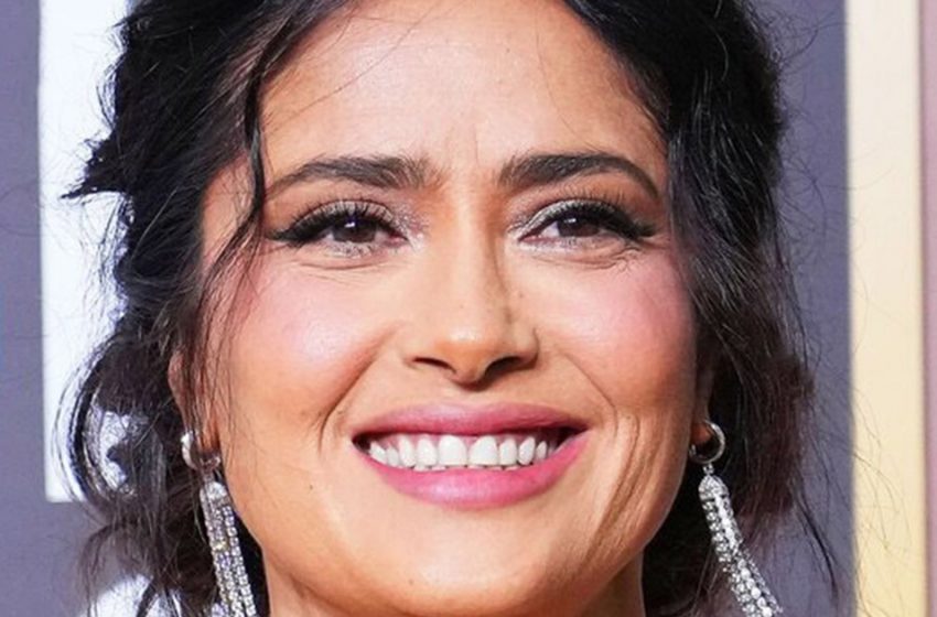  What Everyone Should Look Like at 56: Salma Hayek Showed up in the Morning Without Makeup and Styling