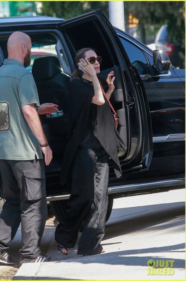 “Angelina Jolie’s Stunning New Look”: Paparazzi Capture a Surprising ...