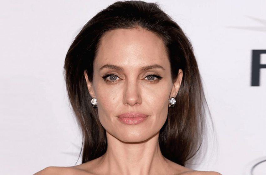  Brad is Biting his Elbows! Jolie, 48, was Caught in the Paparazzi’s Lenses with an Impressive Neckline