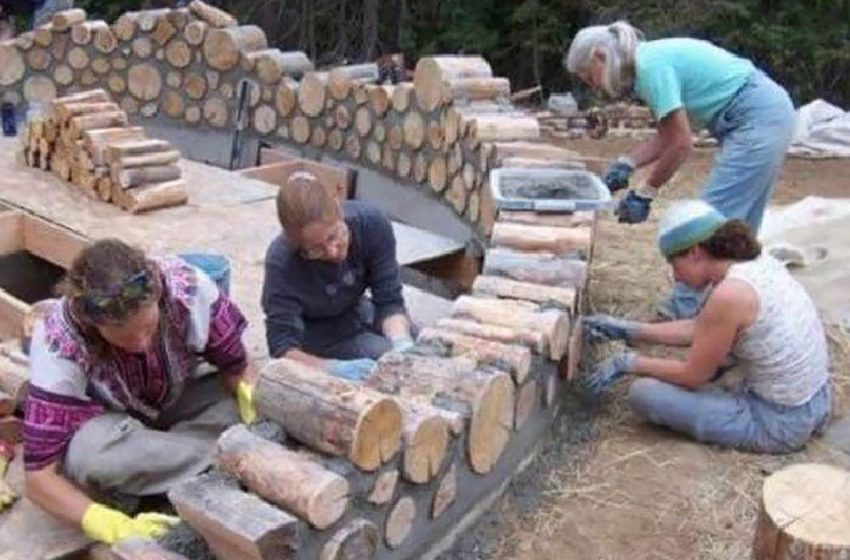  They Built a House Out of Ordinary Firewood! The House is Warm Even in the Freezing Winter!
