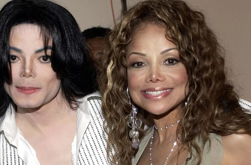  “Like Two Peas In a Pod”: Jackson’s 67-year-old Sister, La Toya Turned Into an Exact Copy Of The Singer After Plastic Surgery!