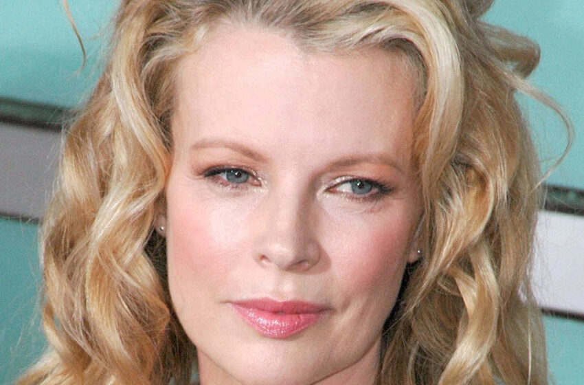  “She Ruined Her Beauty”: Fans Gasped When They Saw Kim Basinger After Plastic Surgery!