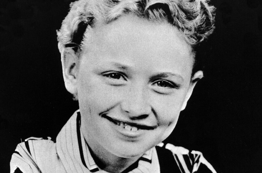  “Once a Poor Girl With Many Siblings”: Later She Became a Famous Country Star Who Is Now 77 Years Old!