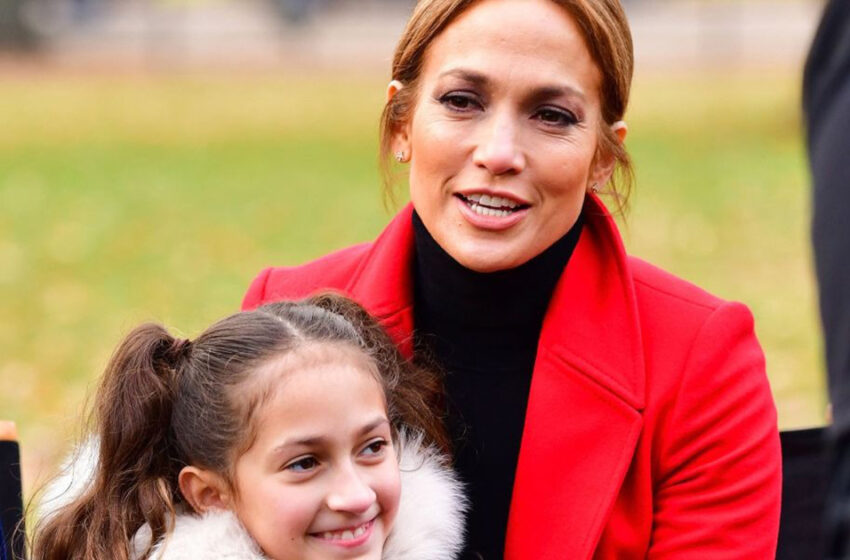  “Looks Like a Boy”: Jennifer Lopez’s Curly-Haired Daughter Was Spotted With Her Mom In Casual Clothing!