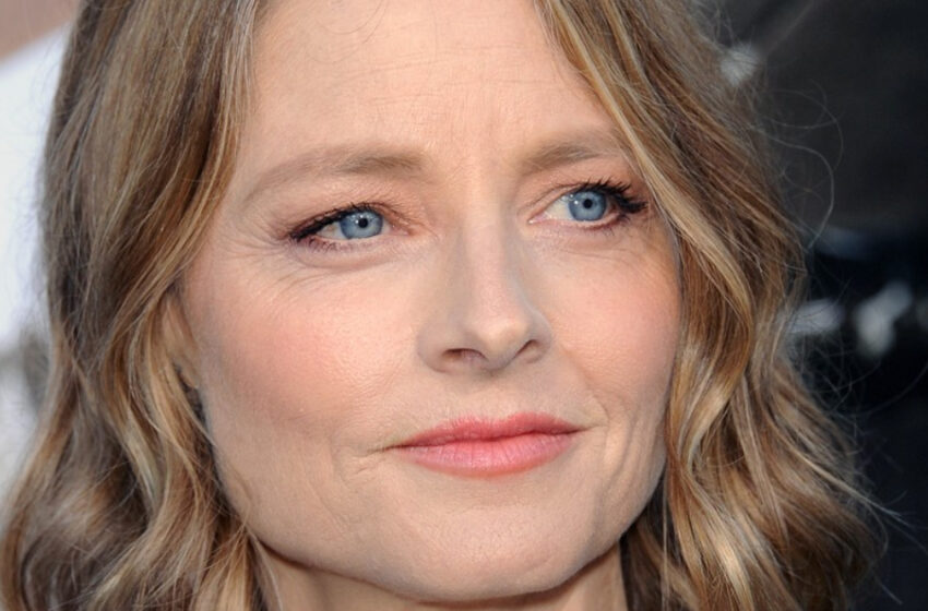  “I Will Reveal The Identity Of Your Father When You Reach 21”: Jodie Foster Allegedly Intended To Open The Secret To Her Children!