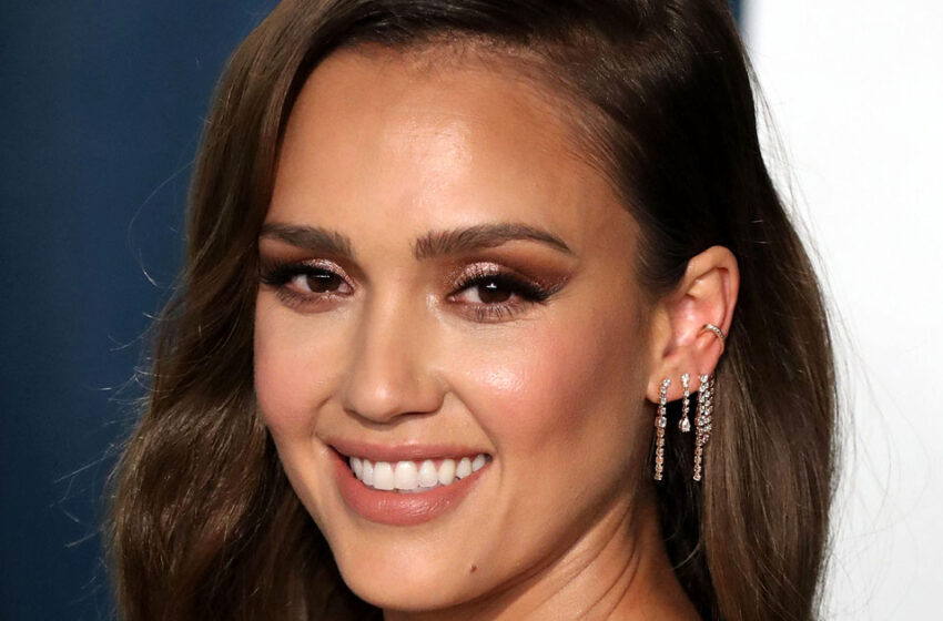  “Happy Family Shots”: Jessica Alba Shared New Photo Updates With Her Husband And Kids!