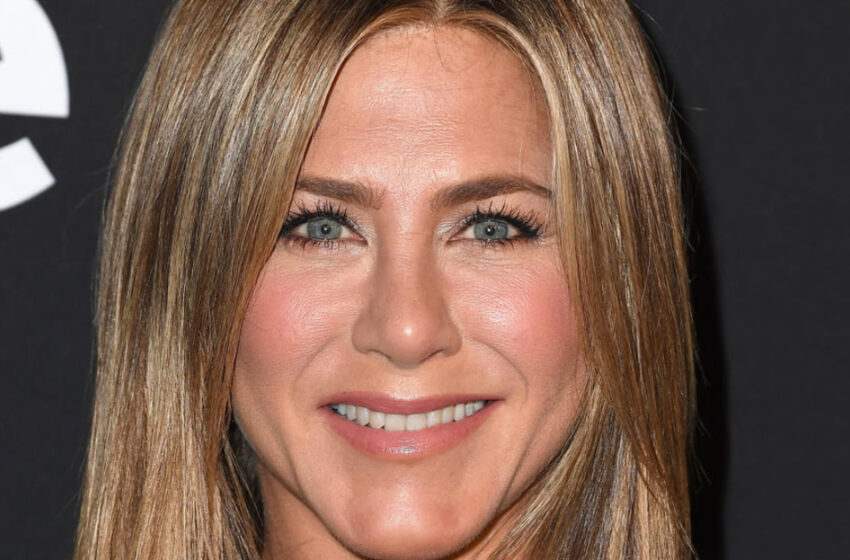  “She Became Like Mickey Rourke”: 55-year-old Wrinkled And Grey-haired Jennifer Aniston Was Captured In California!