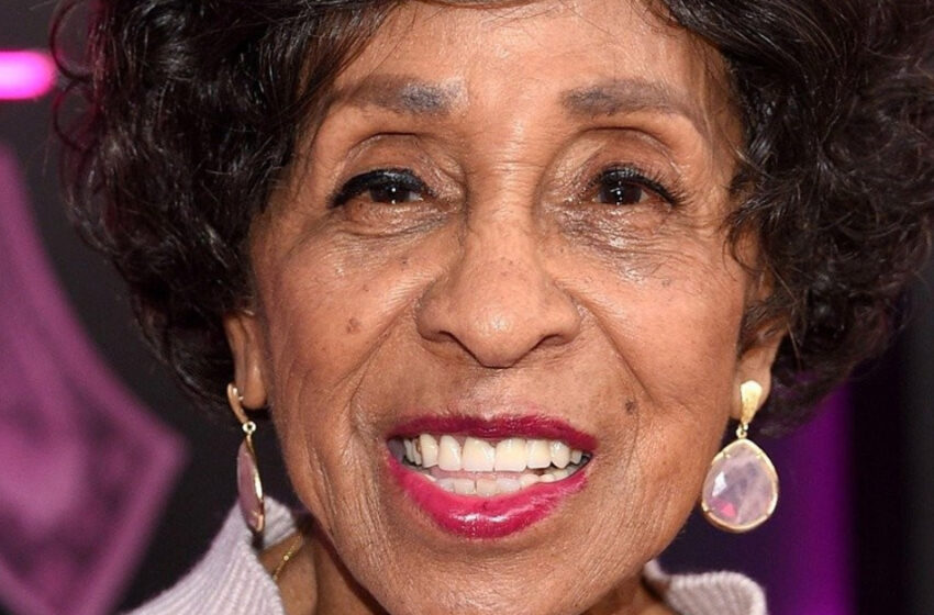  The Star Of “The Jeffersons” Defies Age: Marla Gibbs Appeared In a Sparkling Black Velvet Gown!