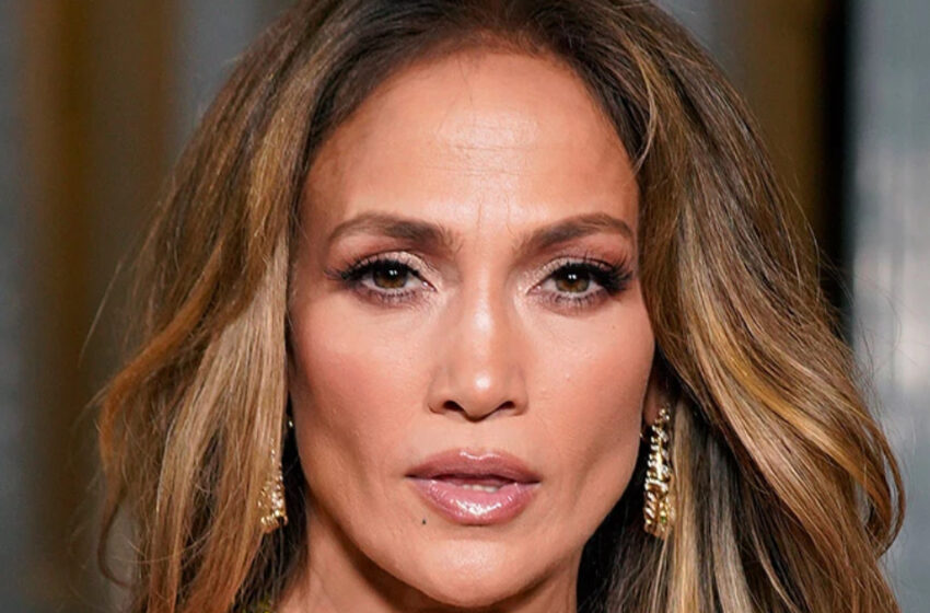  “Men Wowed With Delight”: The Paparazzi Managed To Capture 54-year-old Lopez On Vacation!