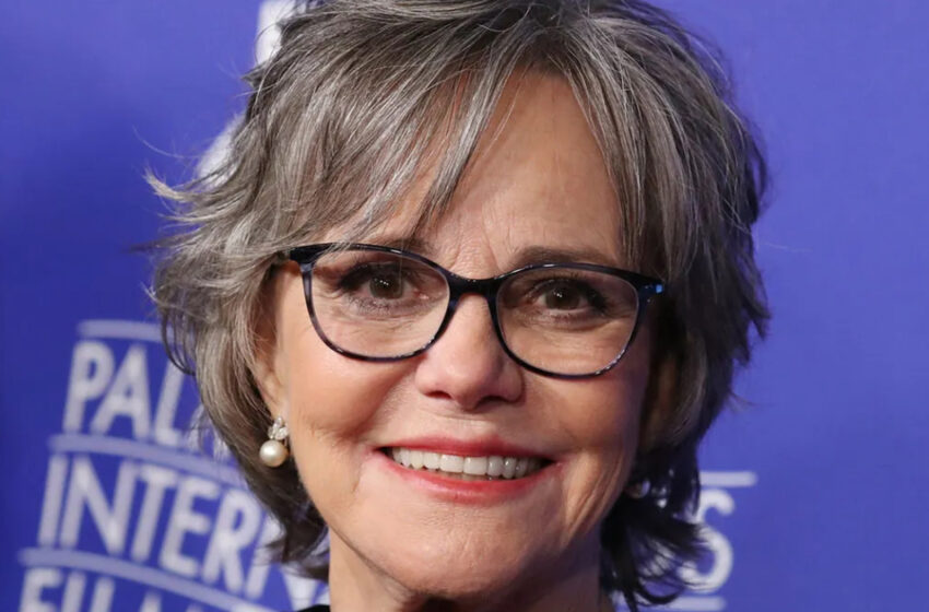  “She Has Never Got Plastic Surgery And Has Always Fought For Ageism”: What Does 76-year-old Sally Field Look Like Now?