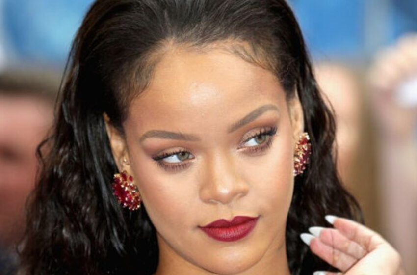  “Shaggy Star In Lingerie”: Rihanna Surprised Fans With Her Appearance At Paris Fashion Week!