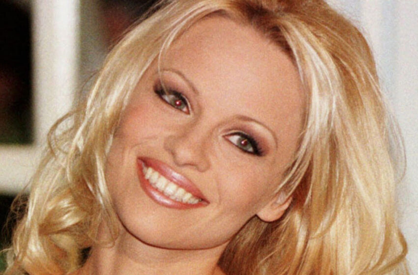  “Ditched Her Huge Lips Make-up” After Her Friend’s Death: What Does Pamela Anderson Look Like Now?